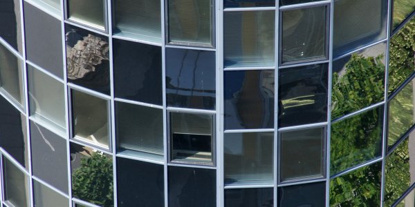 Smart Facades And Windows Generate Electricity, Heat And Algae Biomass