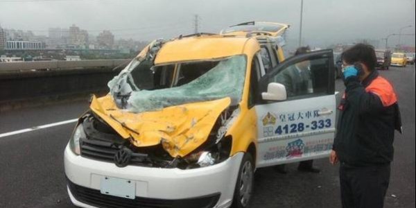 TransAsia ATR 72 Crashes Into Keelung River