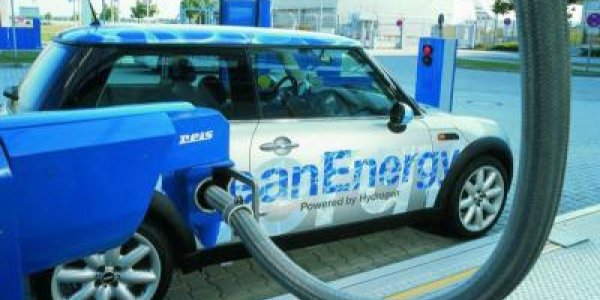 Pillared Graphene Could Speed Development Of Hydrogen Powered Vehicles