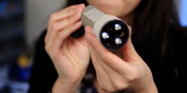 Canadian Teen Invents Thermoelectric Flashlight - Powered By Hand Heat