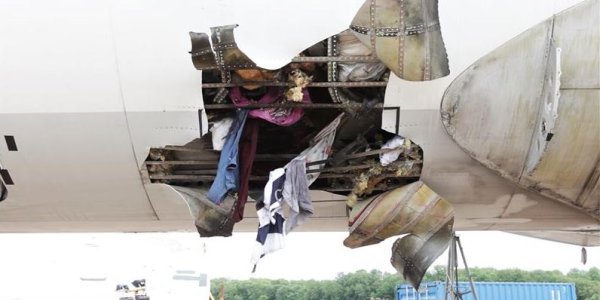 Bomb-Proof Lining Contains Explosions In Aircraft