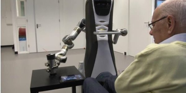 Social Robot Has Emotion And Memory