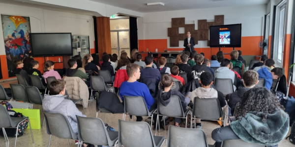 Comparing Student Reactions To Lectures In Artificial Intelligence And Physics