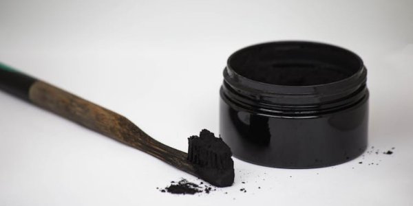 No Toothpaste? Brush Your Teeth With An Arak Tree Twig