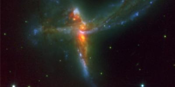 Triple Merger Of Galaxies Looks Like A 'Cosmic Tinkerbell'